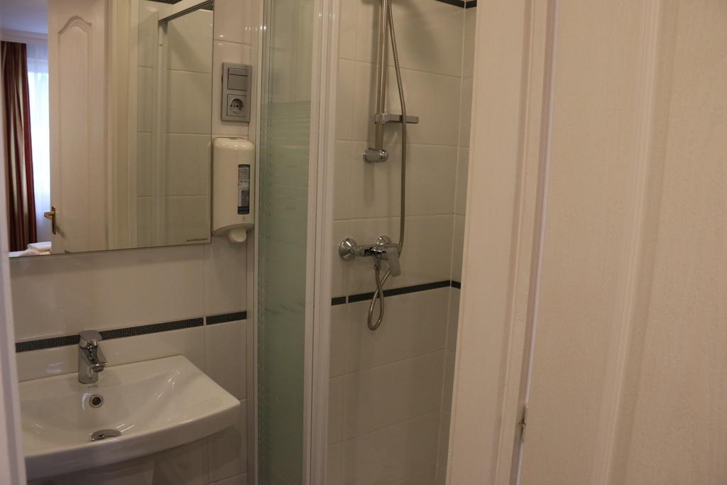 Aradi Vendeghaz Hotell Miskolc Rom bilde